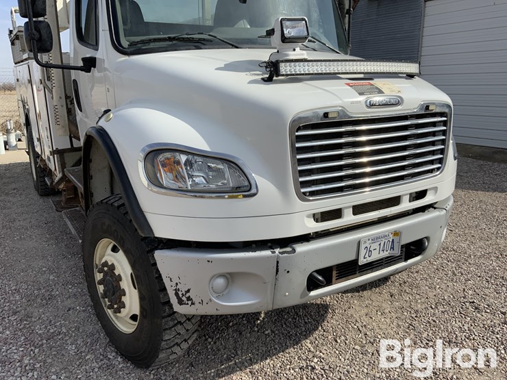 2015-freightliner-m2-106-image-10