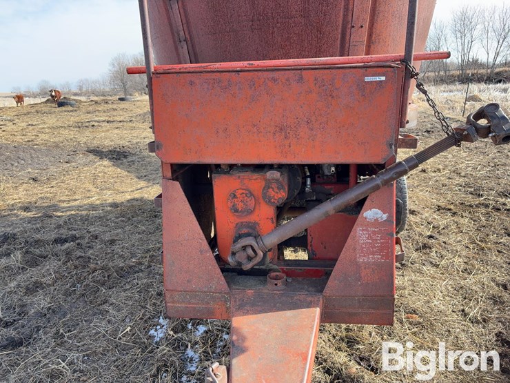 farmhand-900a-tub-grinder-image-13