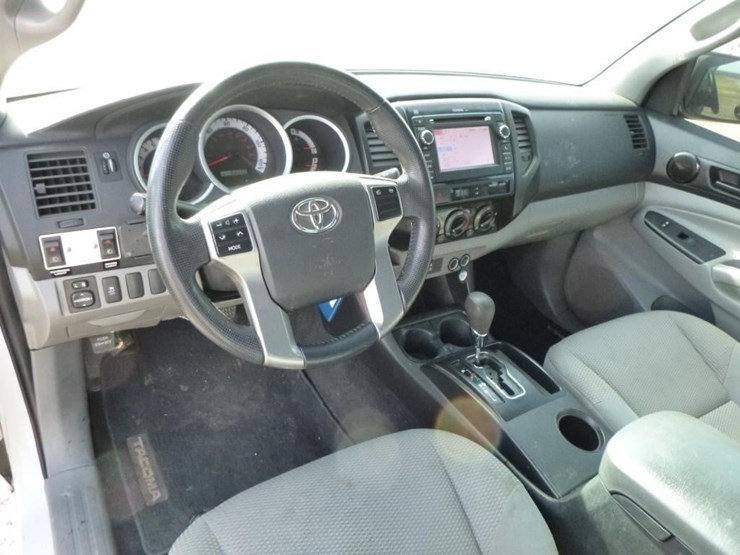 2013-toyota-tacoma-image-11