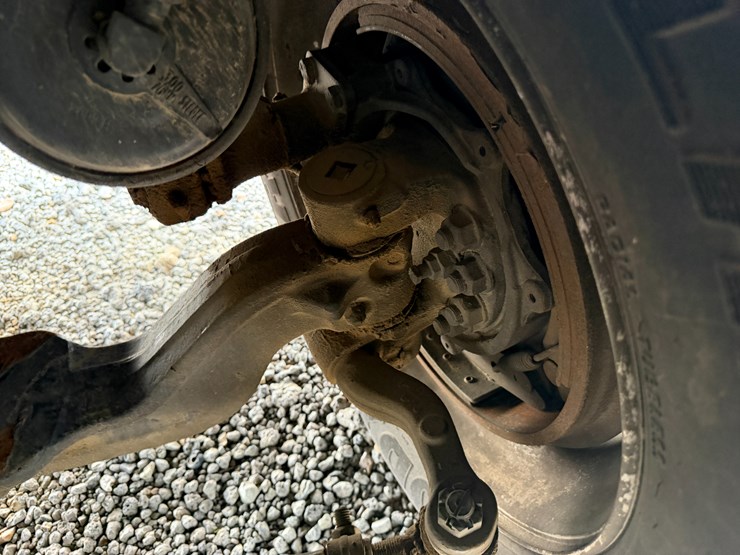 2018-freightliner-122sd-image-26