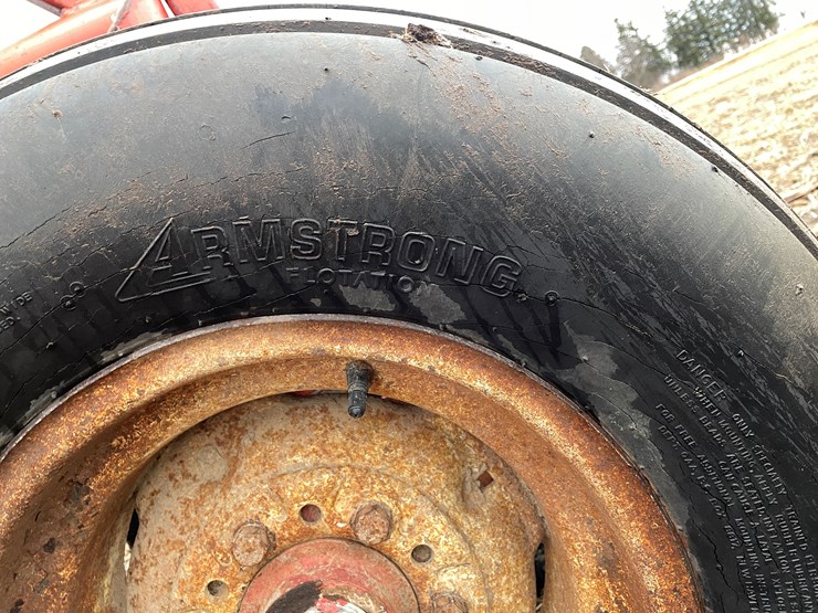 #118-•-h&s-20'-feeder-wagon-image-13