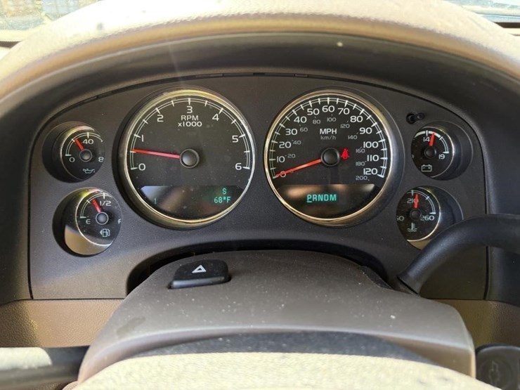 2013-chevrolet-tahoe-image-19