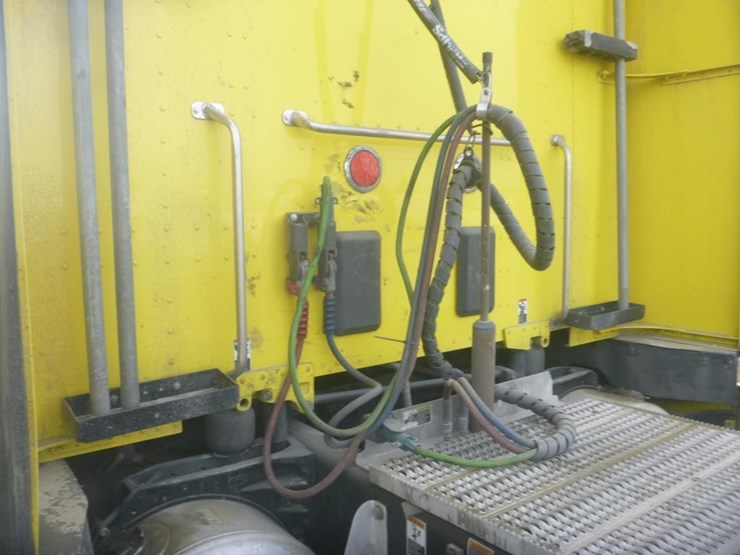 2024-peterbilt-579-image-10