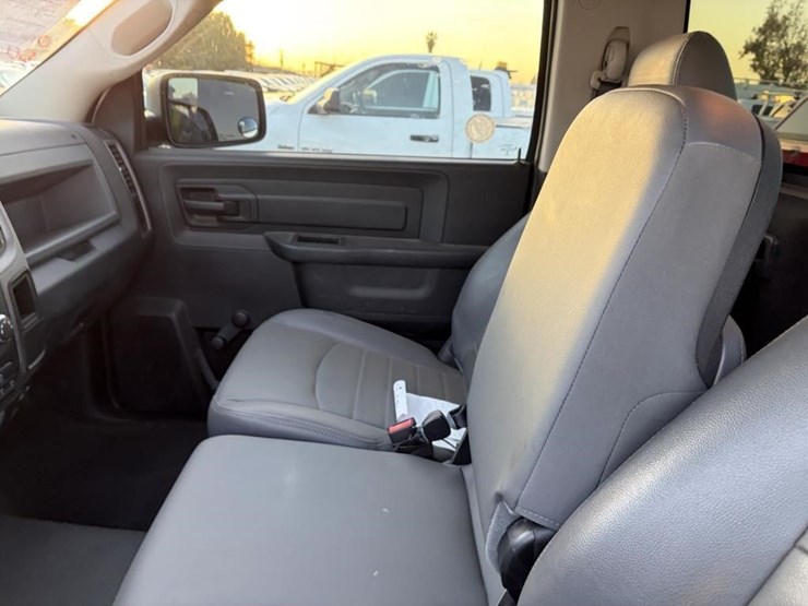 2016-dodge-2500-image-15