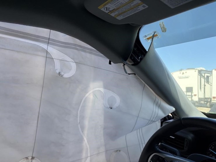 2022-ford-explorer-image-18