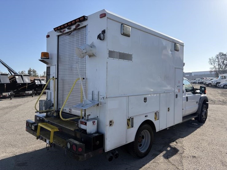 2011-ford-f550-xlt-image-3