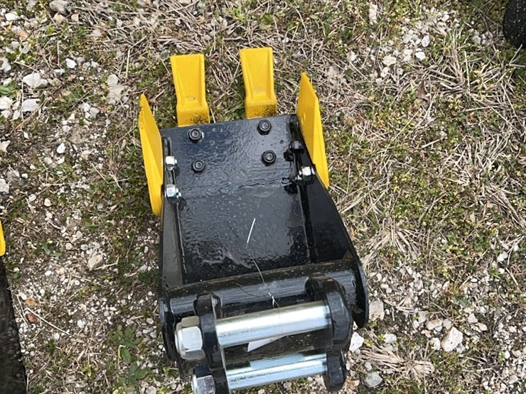 mini-excavator-bucket-7.5”-image-1