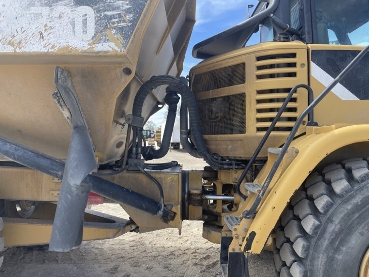 caterpillar-730-image-13