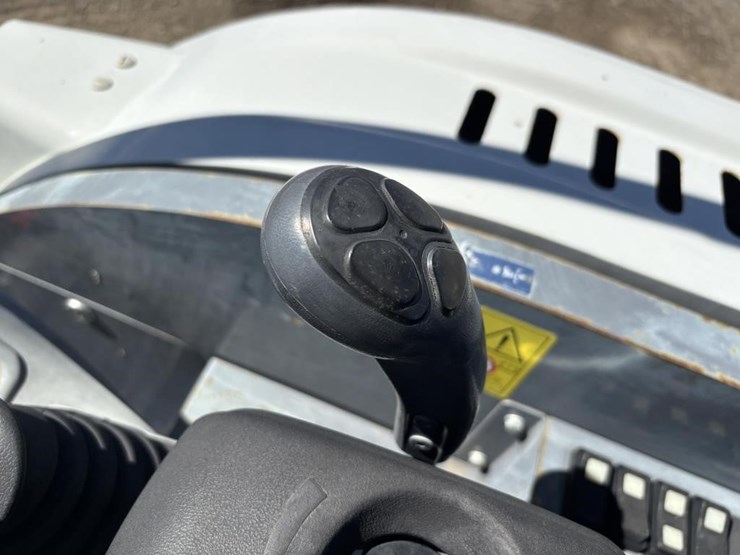 2020-takeuchi-tb230-image-33