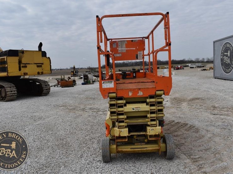 2015-jlg-2646es-image-4