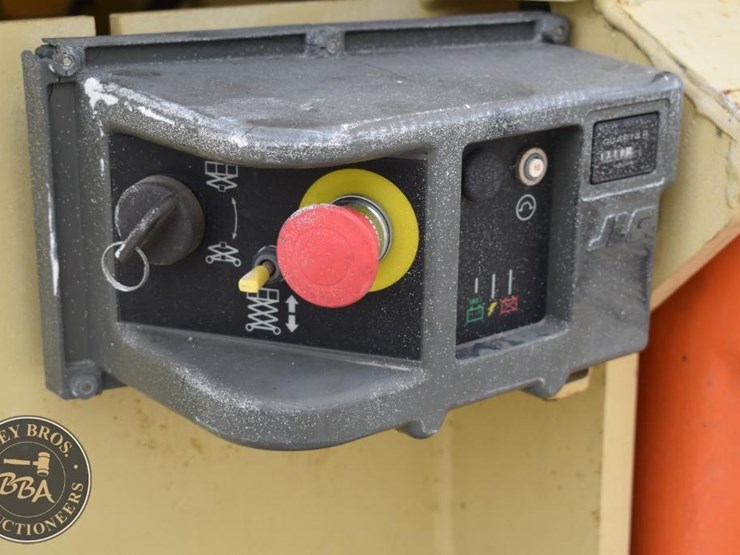 2015-jlg-2646es-image-13