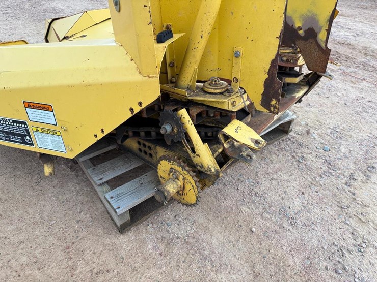 new-holland-824-image-7