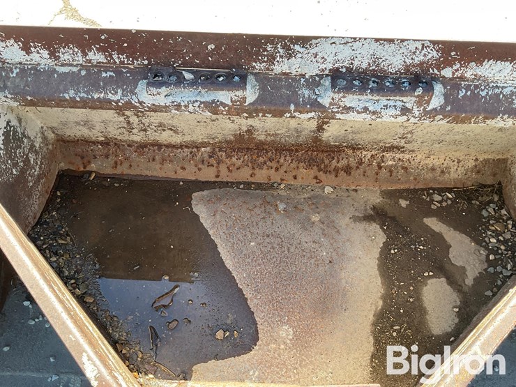 melroe-60"-concrete-utility-bucket-image-10