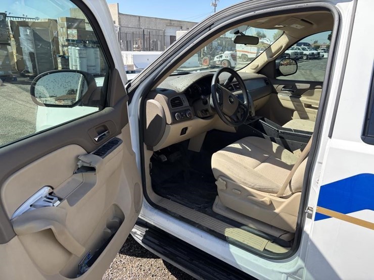 2013-chevrolet-tahoe-image-16