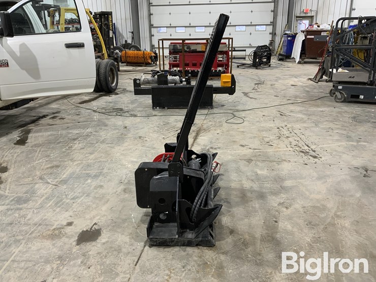 2025-massey-ferguson-730-image-4