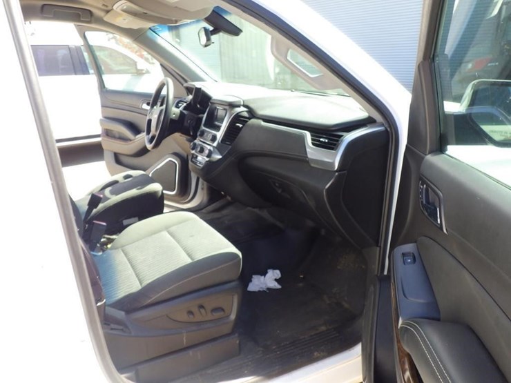 2016-chevrolet-tahoe-image-6