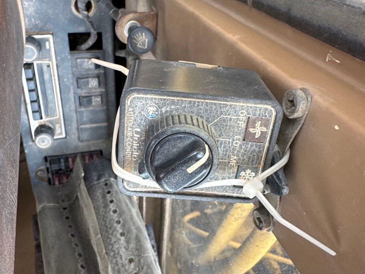 caterpillar-e120b-image-20