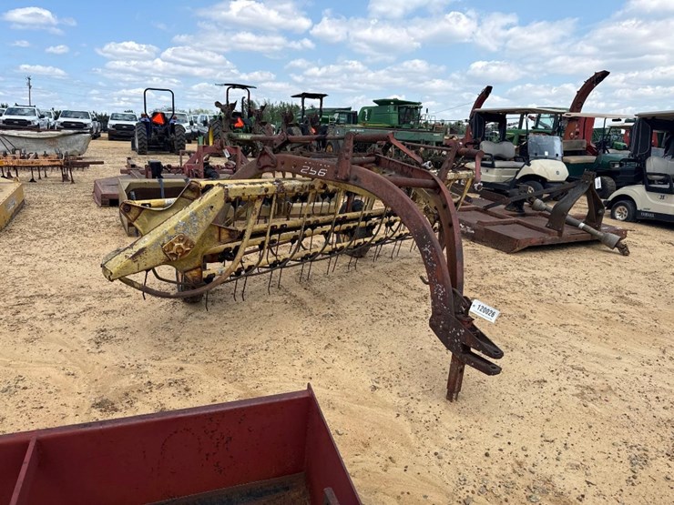 new-holland-256-image-1