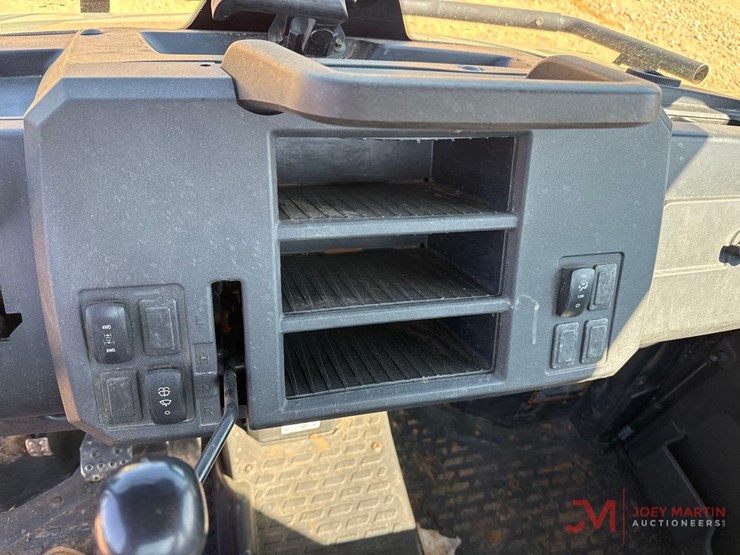 2019-john-deere-xuv-835m-utv-image-18