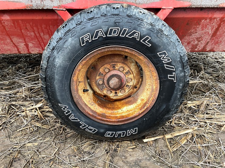 #118-•-h&s-20'-feeder-wagon-image-14