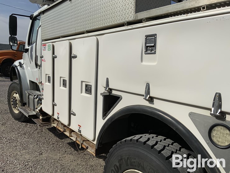 2015-freightliner-m2-106-image-17