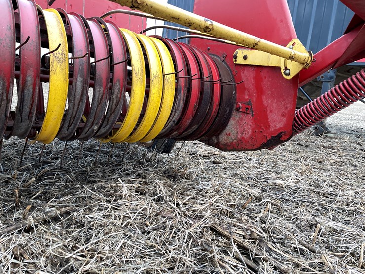 new-holland-144-image-14