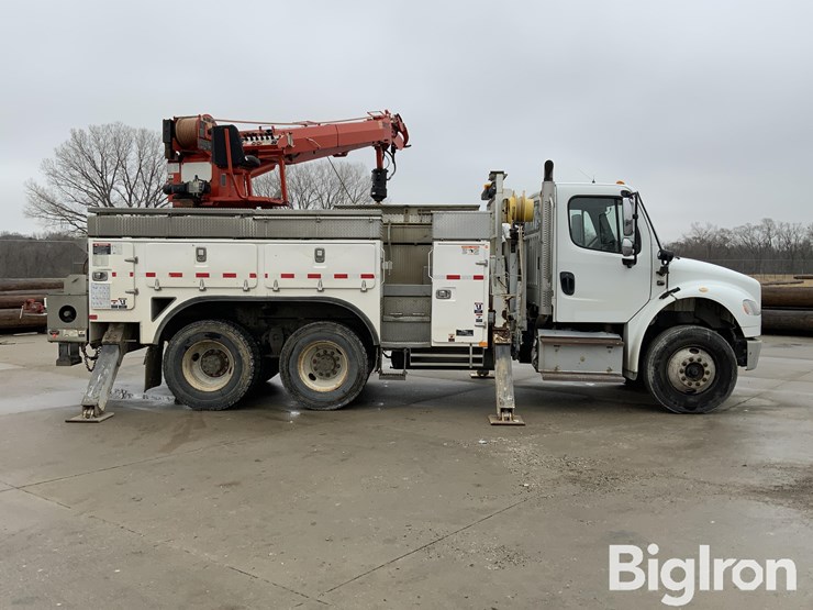 2015-freightliner-m2-106-image-4