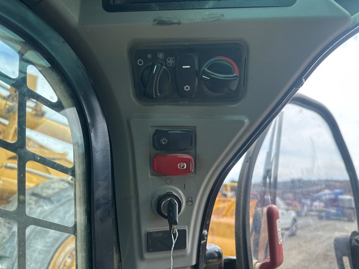 2019-caterpillar-259d3-image-35