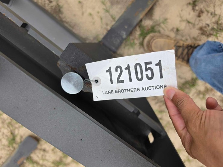 --skid-steer-pallet-fork-image-6