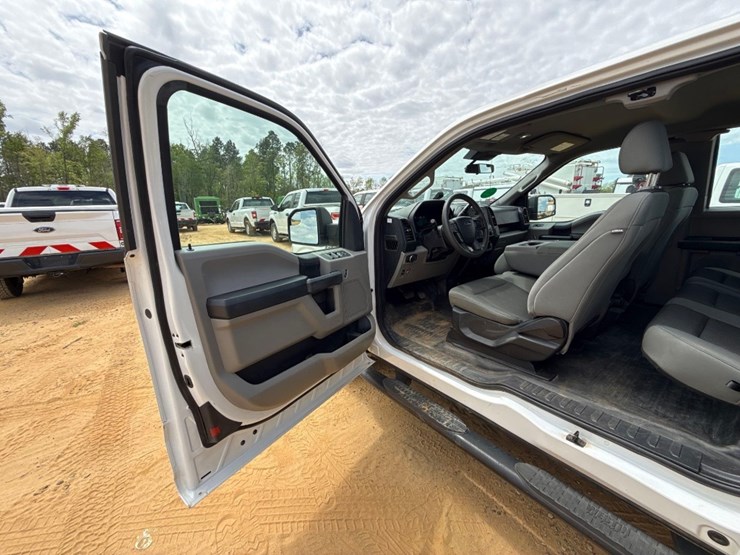 2019-ford-f150-xl-image-13