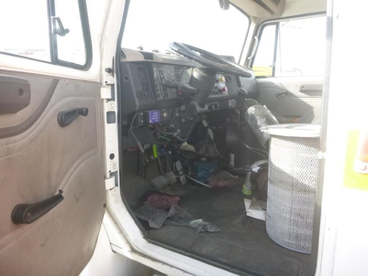 2002-international-4900-image-17