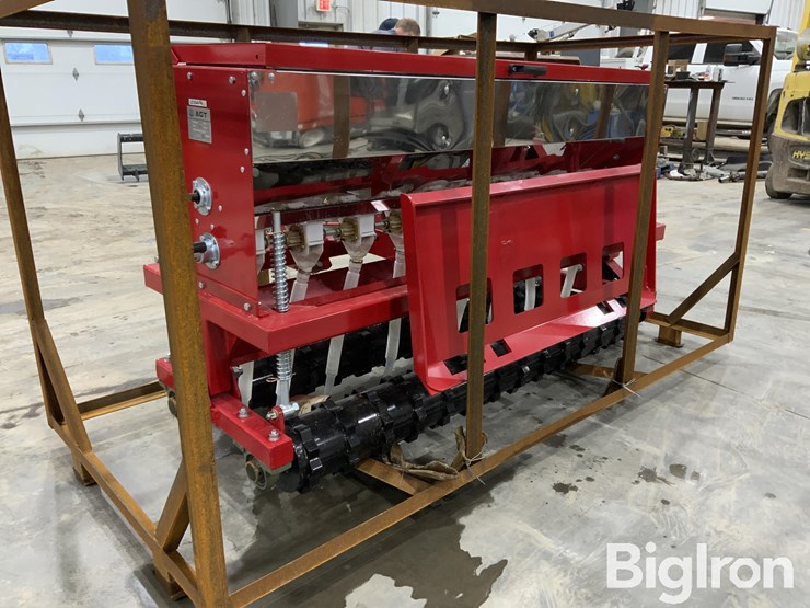 2025-massey-ferguson-730-image-7