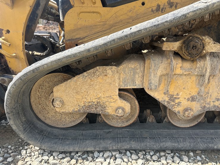 2017-caterpillar-239d-image-52