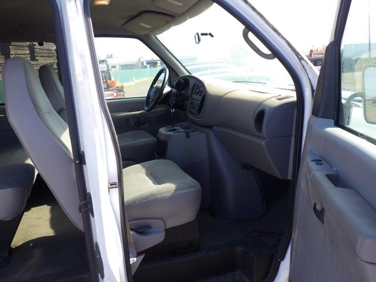 2002-ford-econoline-350-image-6