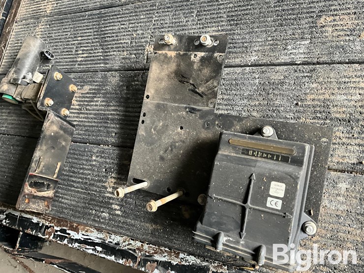 case-ih-ultra-glide-boom-height-system-image-14