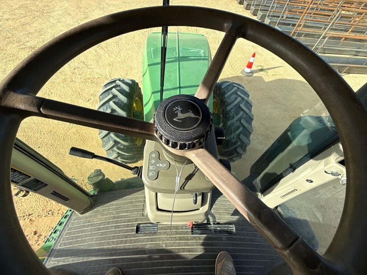 2012-john-deere-8260r-image-25