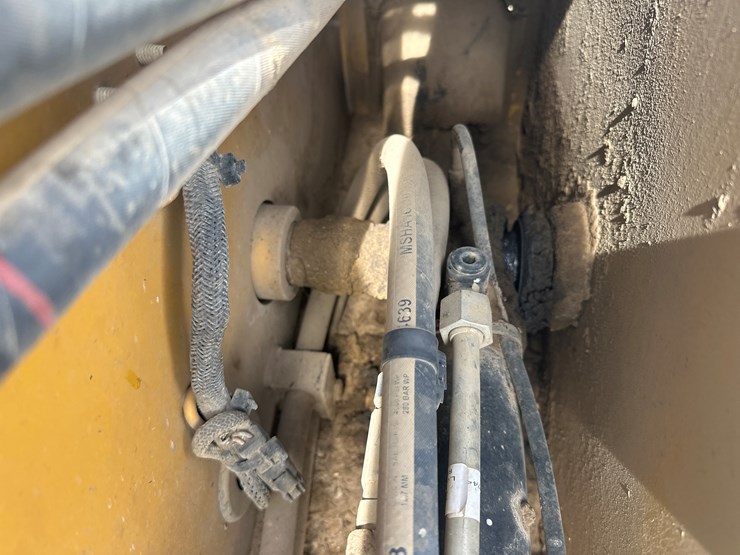 2017-caterpillar-239d-image-18