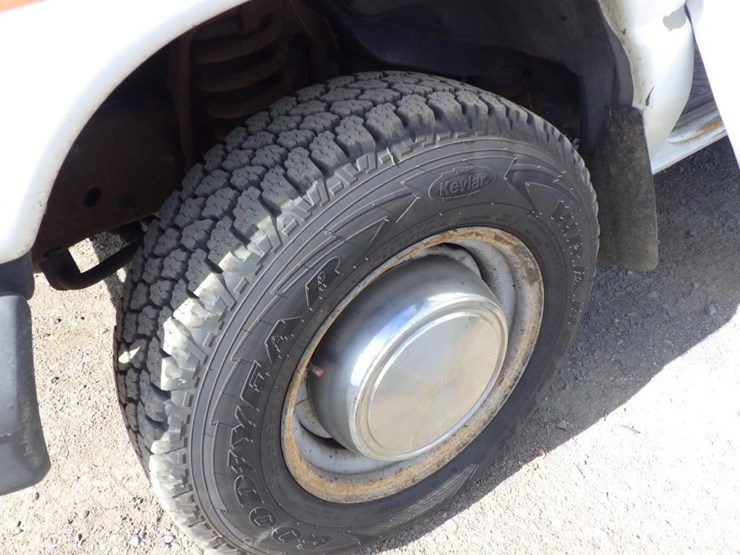 2004-ford-cargo-image-13