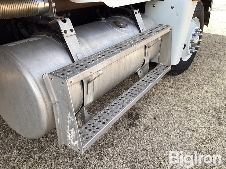 1993-freightliner-fld120-image-13