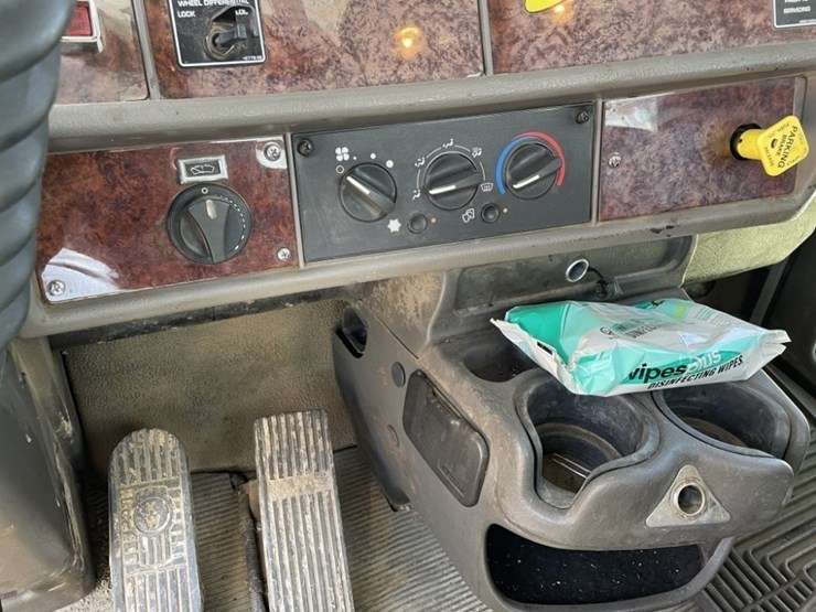 2007-kenworth-t300-image-40