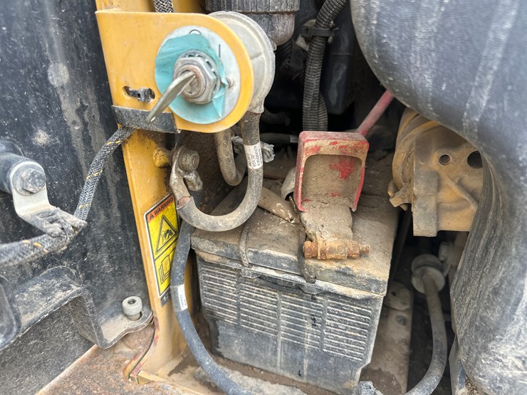 2019-caterpillar-259d3-image-47