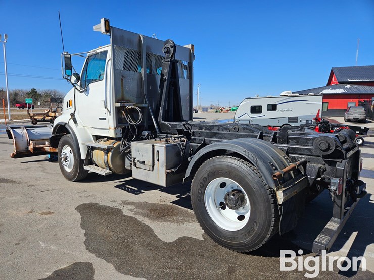 2009-sterling-l9500-image-7