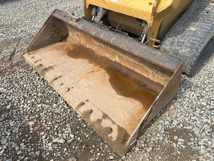 2019-caterpillar-239d-image-27