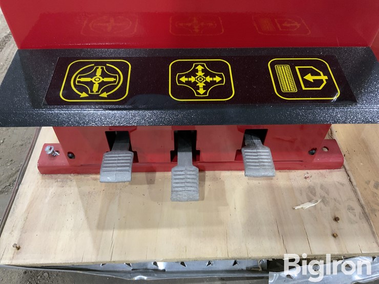 2025-massey-ferguson-730-image-10