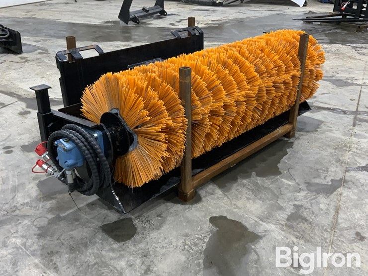 2025-massey-ferguson-730-image-3