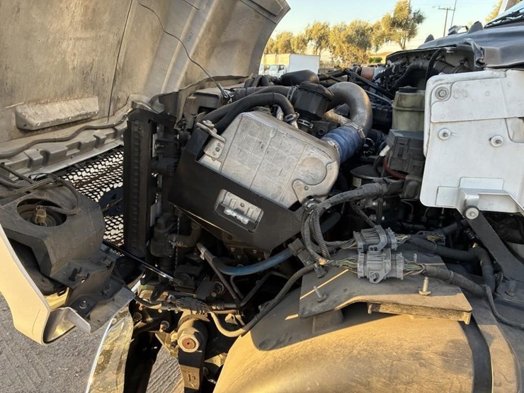 2016-ford-f650-xlt-image-9