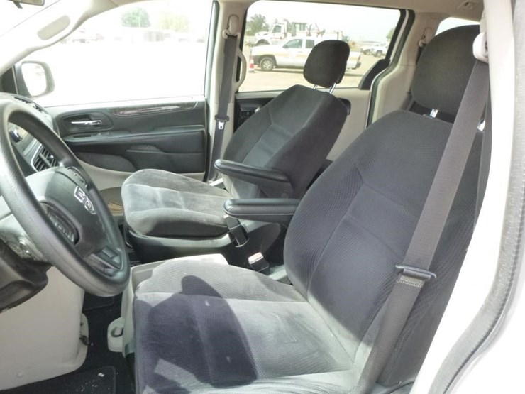 2014-dodge-grand-caravan-image-13