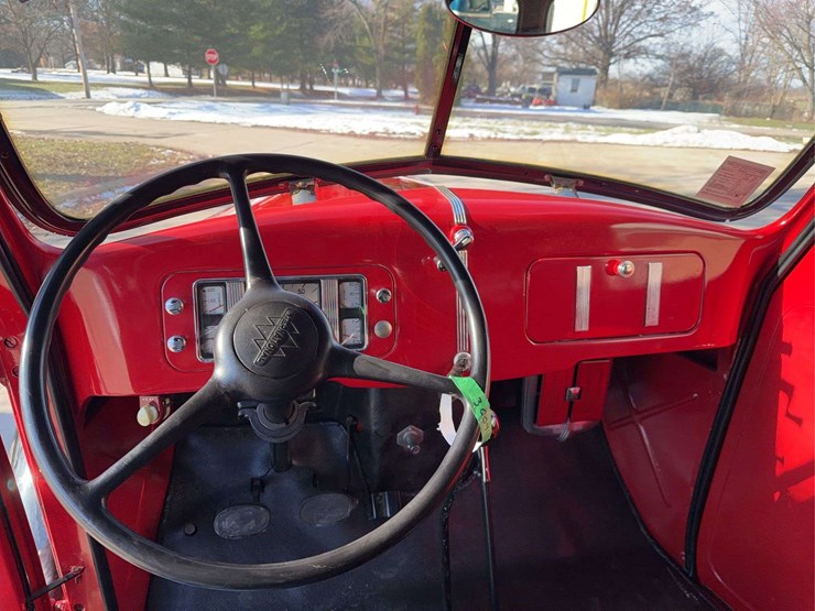 1937-international-d2-panel-truck-image-15