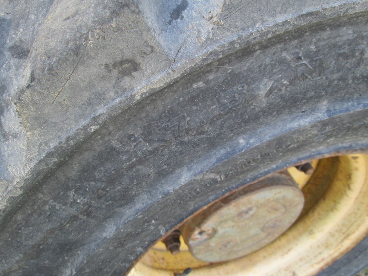 new-holland-b95b-image-21