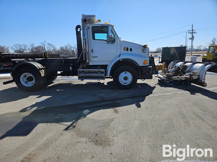 2009-sterling-l9500-image-4